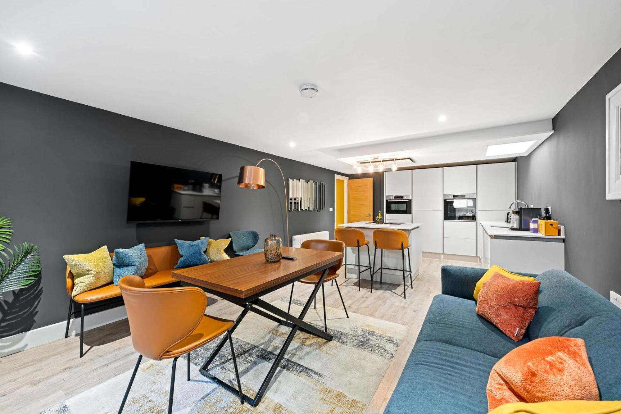 Righ Properties - Luxury West End Artisan Apartment — Photos 2